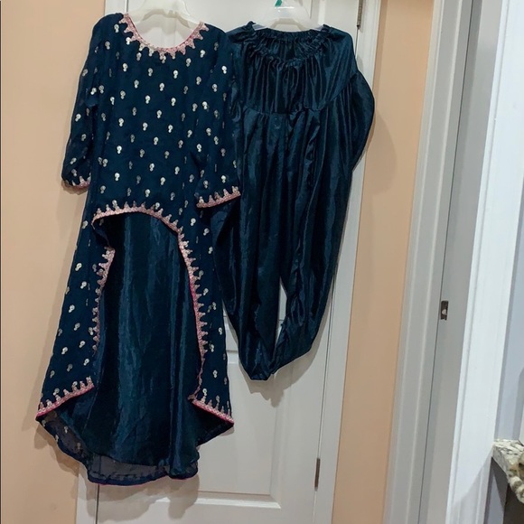 Dresses - Picture 5 of 6